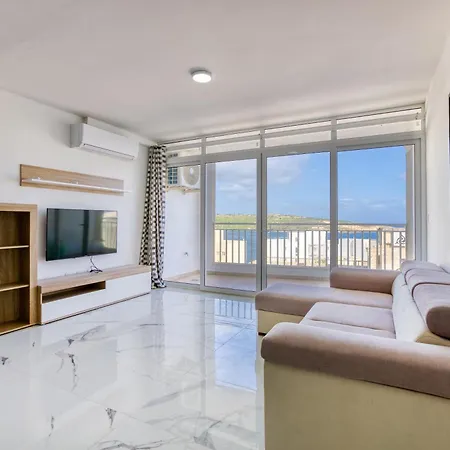 דירה Designer With Stunning Sea Views In St Pauls By 360 Estates