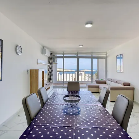 דירה Designer With Stunning Sea Views In St Pauls By 360 Estates
