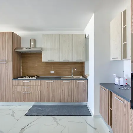 דירה Designer With Stunning Sea Views In St Pauls By 360 Estates